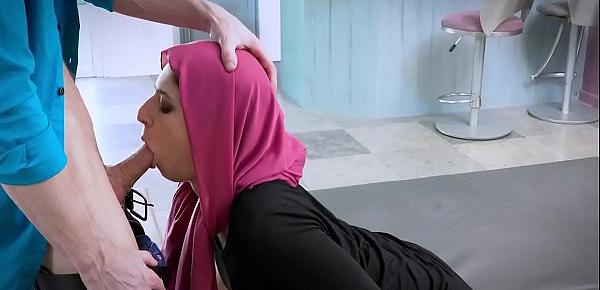  Arab teen in hijab prefers anal fuck to keep virginity